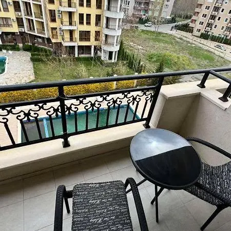 Sunny Apartment *
